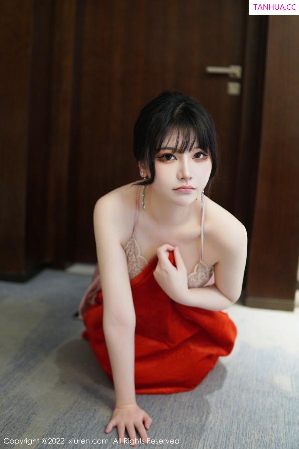   [XiuRen]高清写真图 2022.12.21 No.6022 桃桃子_ 新人美腿第7张图片